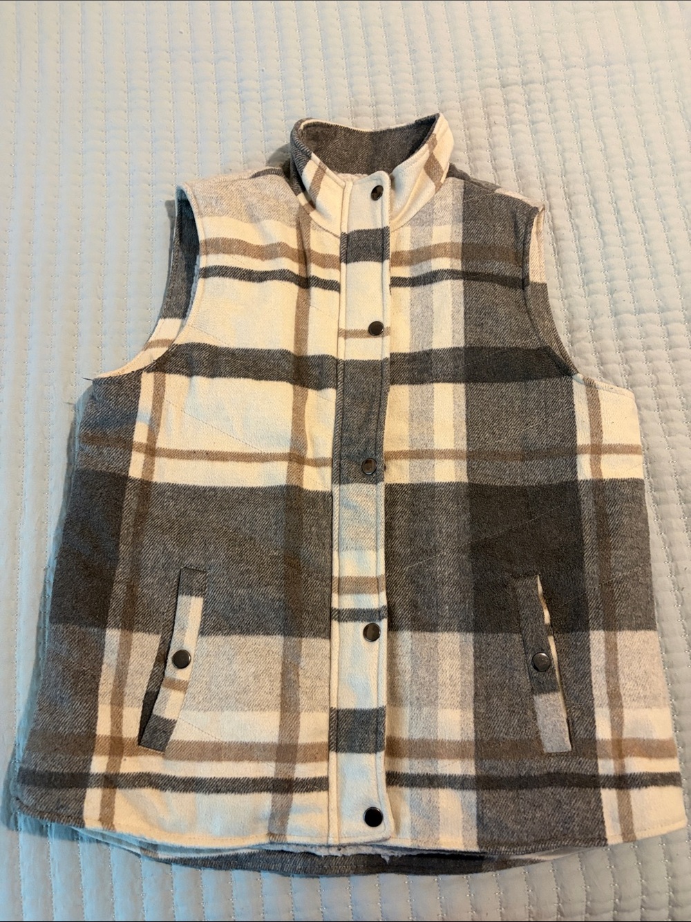 Plaid Snap-Front Quilted Vest - Cream & Gray
